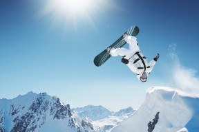 乐鱼体育在线网站-德甲 2025 年冬季训练营温度管理出勤率研究，德甲青训体系