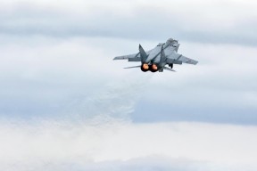 乐鱼体育官网入口-塞尔·拉恩：全黑队外线的“极速破坏者”，突破后的决策充满威胁