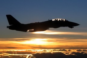 乐鱼体育登陆-五大联赛主力中锋是否更依赖中场直塞输送，五大联赛前锋抢断